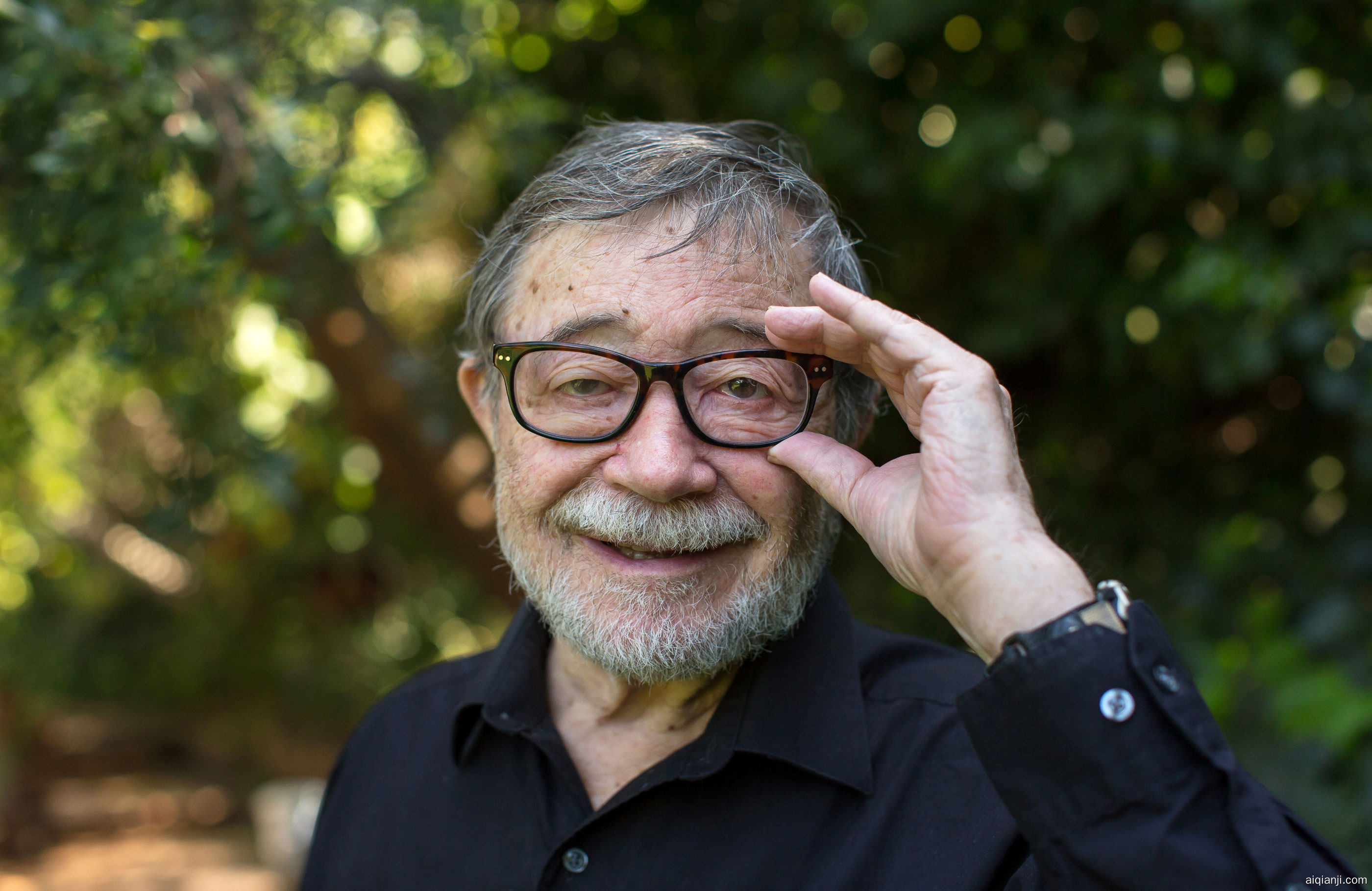 Photo of Judea Pearl touching his glasses